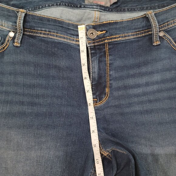 Torrid Luxe Slim Boot Jeans - Stretch Denim Feel The Fit Size 28S short - Picture 2 of 8